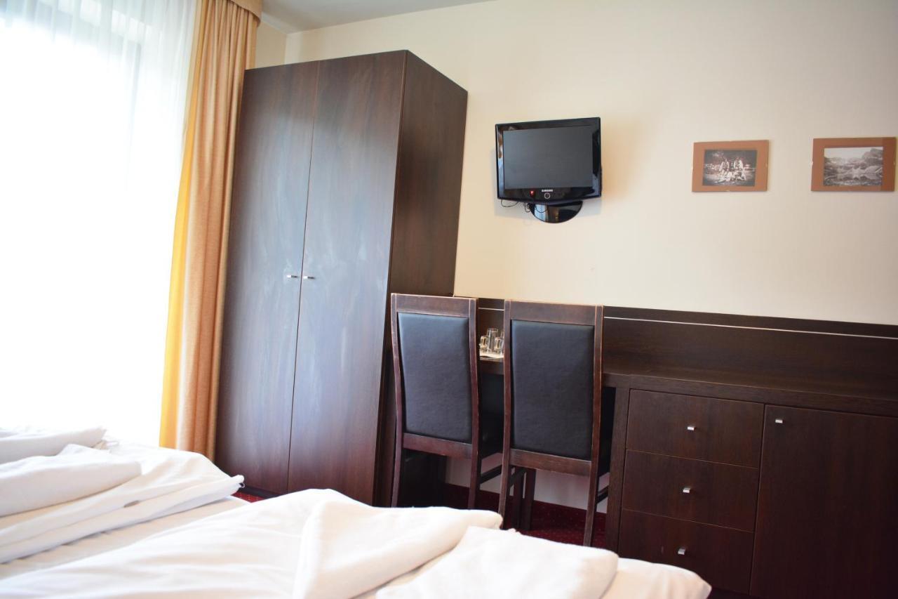 Pokój dwuosobowy typu Standard z 1 lub 2 łóżkami i balkonem
